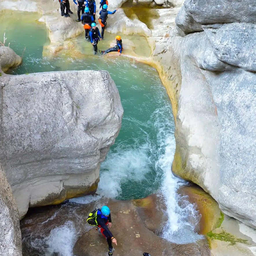 ailements-sport-famille-saint-vallier-de-thiey-provence-village-tourisme-canyoning ailements-sport-famille-saint-vallier-de-thiey-provence-village-tourisme-canyoning