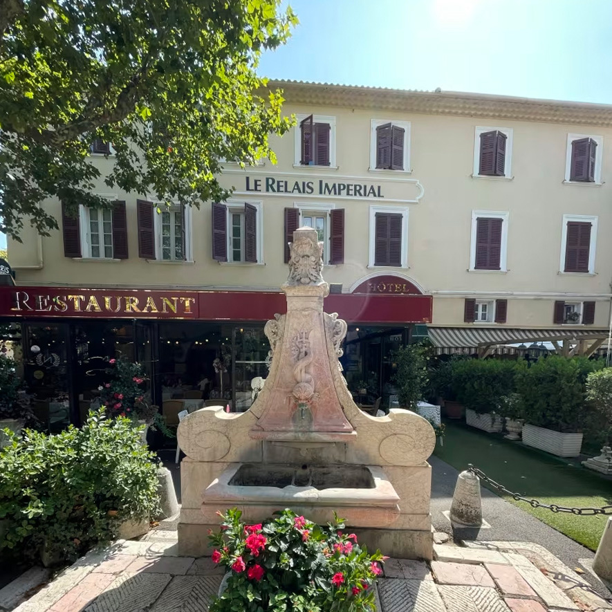 hotel-relais-imperial-dormir-loger-rbnb-chambre-randonnee-saint-vallier-de-thiey-provence-village-tourisme hotel-relais-imperial-dormir-loger-rbnb-chambre-randonnee-saint-vallier-de-thiey-provence-village-tourisme