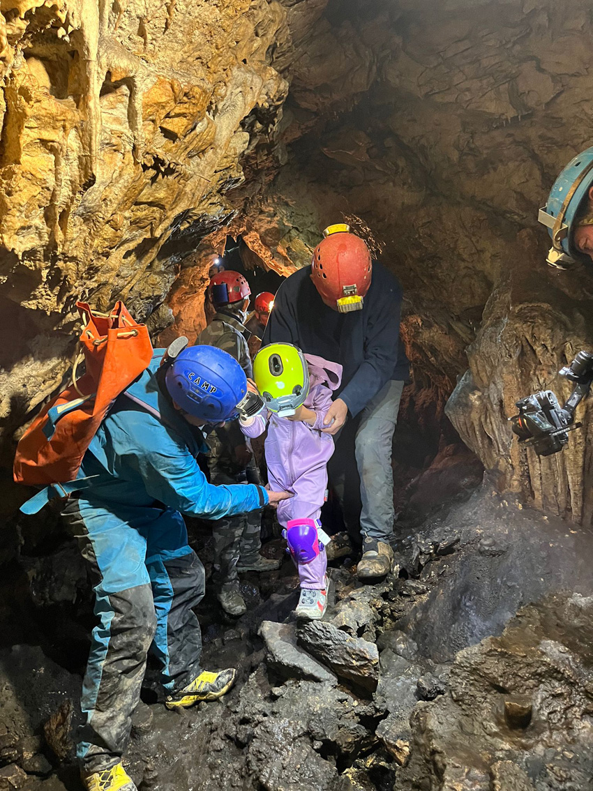 speleologie-speleo-sport-grotte-aventure-saint-vallier-de-thiey-provence-village-tourisme-club-garagalh-alpes-maritimes-enfant speleologie-speleo-sport-grotte-aventure-saint-vallier-de-thiey-provence-village-tourisme-club-garagalh-alpes-maritimes-enfant