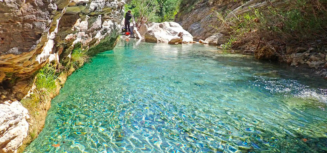 sport-vacances-balade-eau-riviere-saint-vallier-de-thiey-tourisme-ailements-famille-canyoning