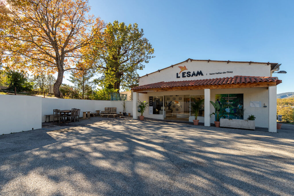 Lesam visite-touristique-randonnee-foret-saint-vallier-de-thiey-provence-village-tourisme-provence-sante-joyeux-randonneurs-prealpes